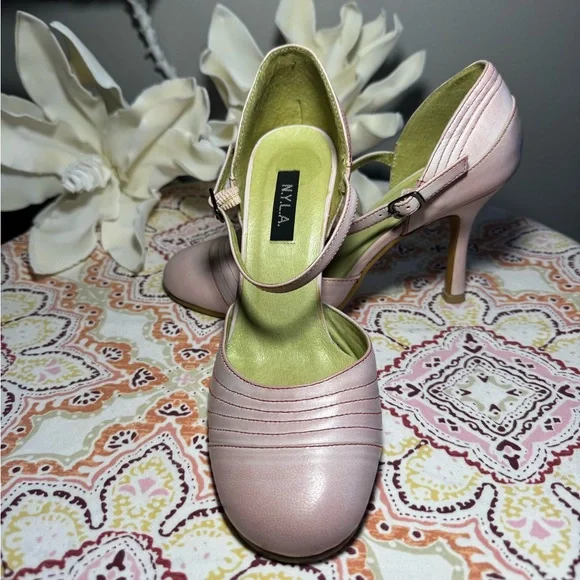 𝗡𝗘𝗪 𝐍.𝐘.𝐋.𝐀 Mary Jane Heels - Picture 5 of 14